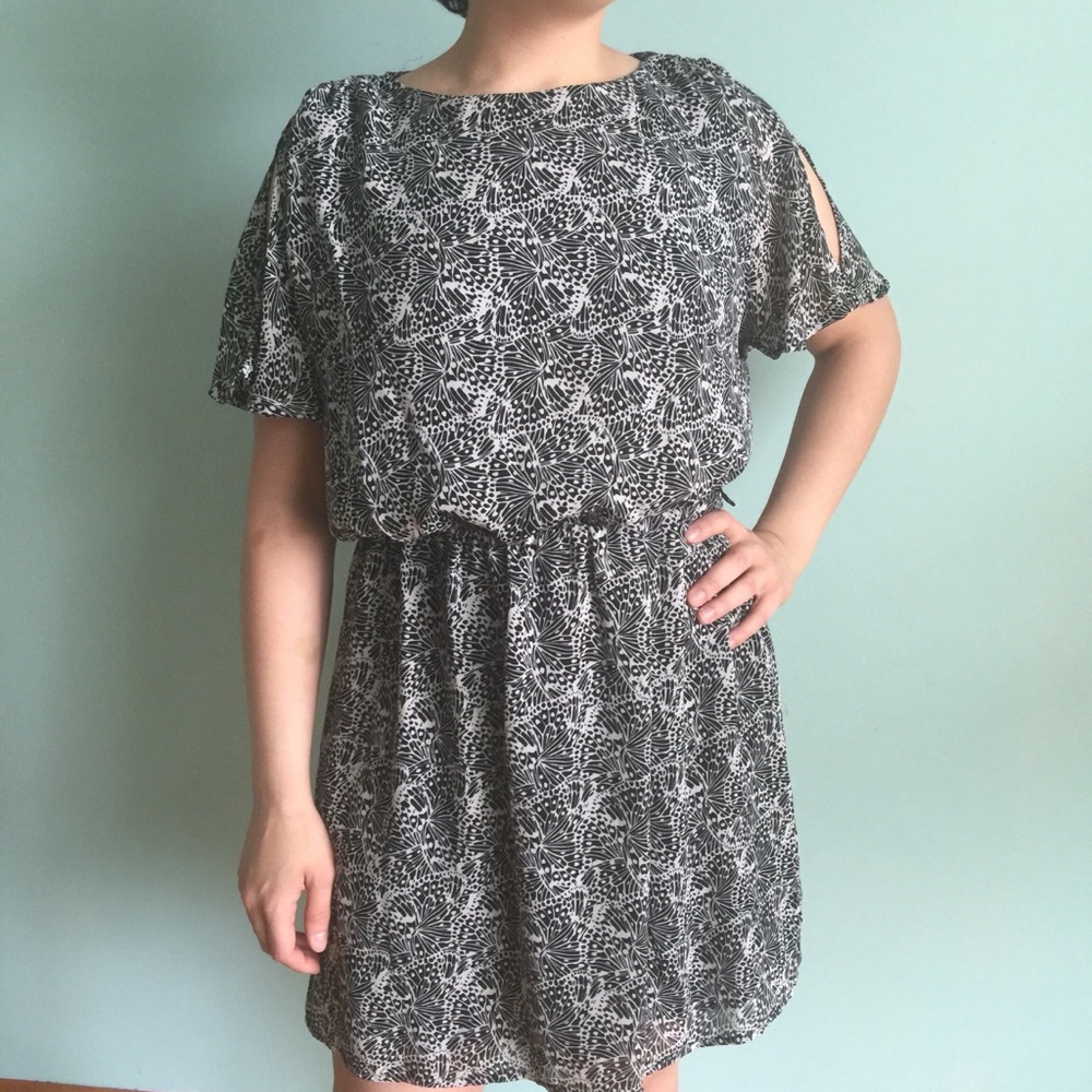 Cold shoulder dress in black and white